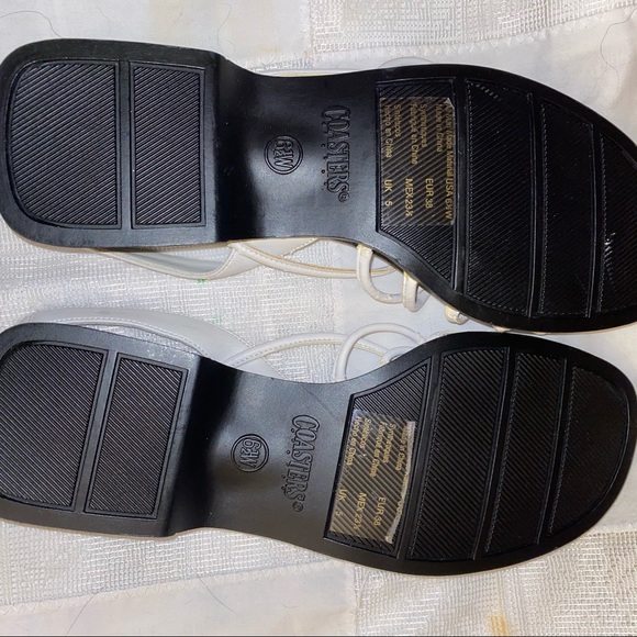 Coasters Flat White Sandals. Size 6.5 W - Picture 3 of 4